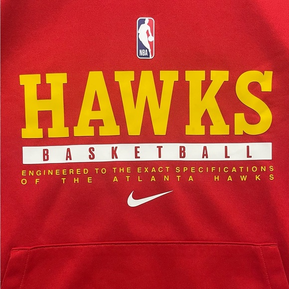 Men’s Nike Red Atlanta Hawks Spotlight On Court Practice Performance Hoodie - Picture 3 of 5